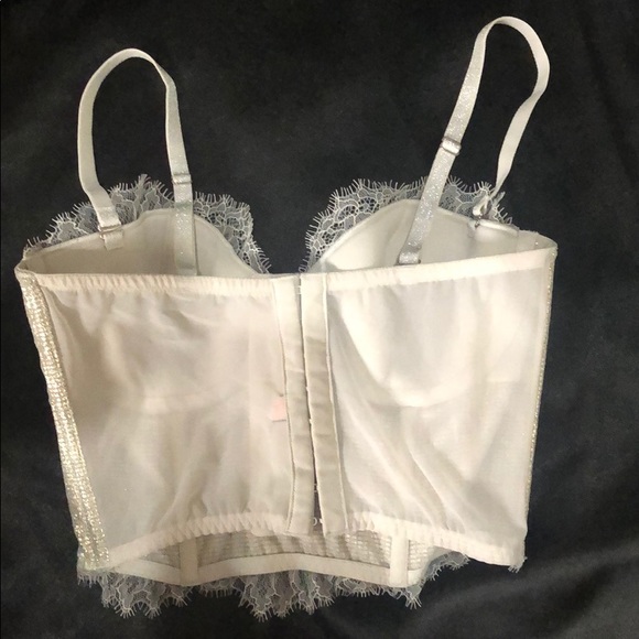 Victoria’s Secret Bra worn once for Halloween - Picture 2 of 4